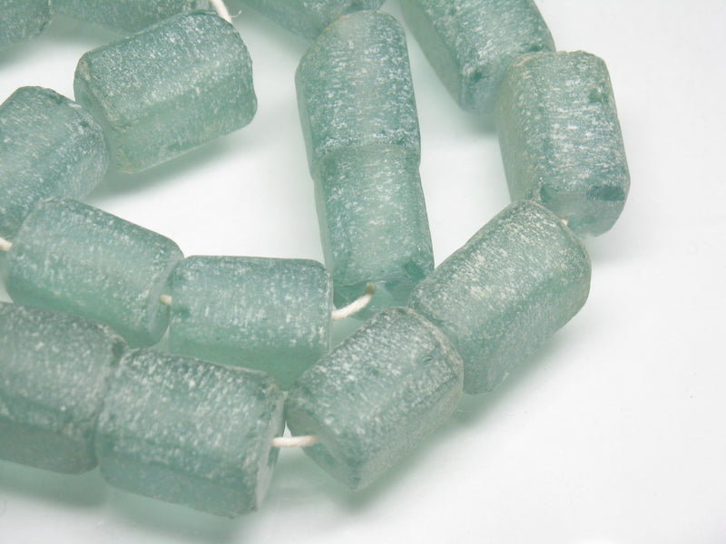 TOKO-BEADS RC203-08N Recycled glass bead (strand) 12mm RC203-08N リサイクルガラスビーズ（連） 12mm Asian bead & African bead  Handmade,Lampeork,bead,asia,india,ethnic,parts,accessory,beads とんぼ玉,ビーズ,トンボ玉,アジア,インド,エスニック,手作り,パーツ,アクセサリー