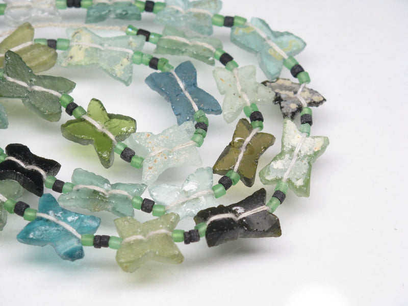 TOKO-BEADS RG101N-04 Roman glass (butterfly cut) (strand) 9~12mm RG101N-04 ローマングラス(バタフライカット)（連） 9~12mmLoose Kazuri カズリビーズ Asian bead & African bead  Handmade,Lampeork,bead,asia,india,ethnic,parts,accessory,beads とんぼ玉,ビーズ,トンボ玉,アジア,インド,エスニック,手作り,パーツ,アクセサリー