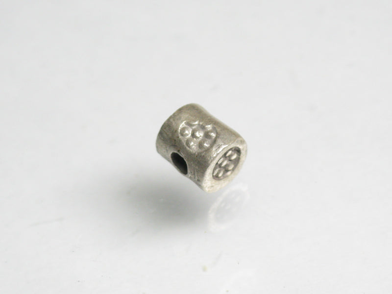 TOKO-BEADS SV026 Karen Silver bead 5mm SV026 カレンシルバービーズ 5mm Asian bead & African bead  Handmade,Lampeork,bead,asia,india,ethnic,parts,accessory,beads とんぼ玉,ビーズ,トンボ玉,アジア,インド,エスニック,手作り,パーツ,アクセサリー
