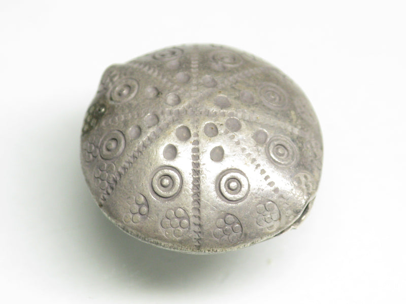TOKO-BEADS SV320 Karen Silver bead 19mm SV320 カレンシルバービーズ 19mm Asian bead & African bead  Handmade,Lampeork,bead,asia,india,ethnic,parts,accessory,beads とんぼ玉,ビーズ,トンボ玉,アジア,インド,エスニック,手作り,パーツ,アクセサリー