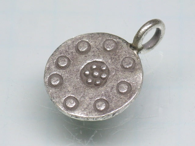 TOKO-BEADS SV401-11 Karen Silver Charm 16mm SV401-11 カレンシルバーチャーム 16mm Asian bead & African bead  Handmade,Lampeork,bead,asia,india,ethnic,parts,accessory,beads とんぼ玉,ビーズ,トンボ玉,アジア,インド,エスニック,手作り,パーツ,アクセサリー
