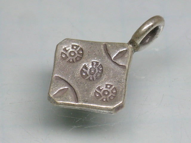 TOKO-BEADS SV401-20 Karen Silver Charm 16mm SV401-20 カレンシルバーチャーム 16mm Asian bead & African bead  Handmade,Lampeork,bead,asia,india,ethnic,parts,accessory,beads とんぼ玉,ビーズ,トンボ玉,アジア,インド,エスニック,手作り,パーツ,アクセサリー