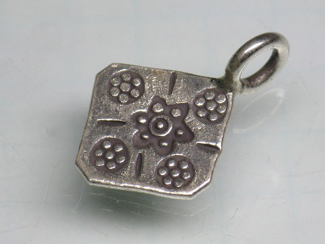 TOKO-BEADS SV401-22 Karen Silver Charm 18mm SV401-22 カレンシルバーチャーム 18mm Asian bead & African bead  Handmade,Lampeork,bead,asia,india,ethnic,parts,accessory,beads とんぼ玉,ビーズ,トンボ玉,アジア,インド,エスニック,手作り,パーツ,アクセサリー