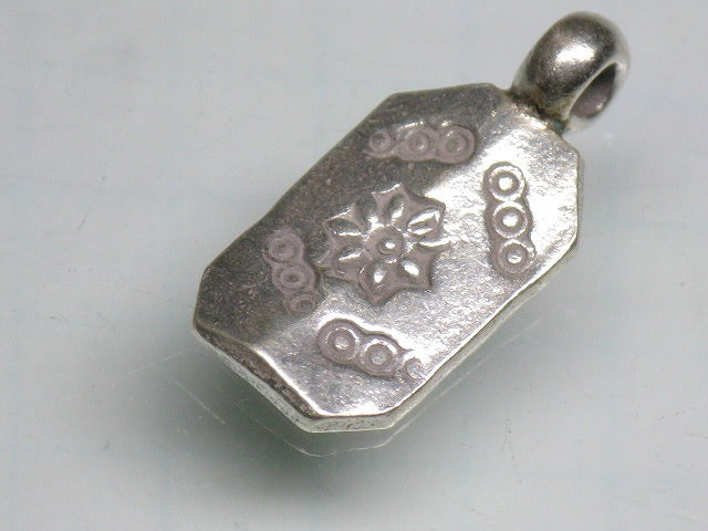 TOKO-BEADS SV401-28 Karen Silver Charm 18mm SV401-28 カレンシルバーチャーム 18mm Asian bead & African bead  Handmade,Lampeork,bead,asia,india,ethnic,parts,accessory,beads とんぼ玉,ビーズ,トンボ玉,アジア,インド,エスニック,手作り,パーツ,アクセサリー