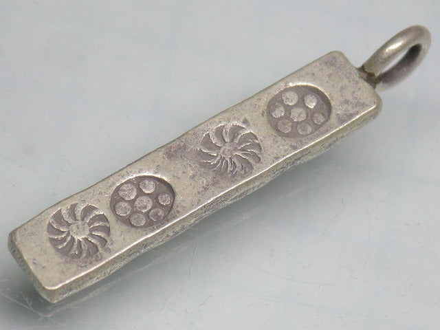 TOKO-BEADS SV401-31 Karen Silver Charm 28mm SV401-31 カレンシルバーチャーム 28mm Asian bead & African bead  Handmade,Lampeork,bead,asia,india,ethnic,parts,accessory,beads とんぼ玉,ビーズ,トンボ玉,アジア,インド,エスニック,手作り,パーツ,アクセサリー