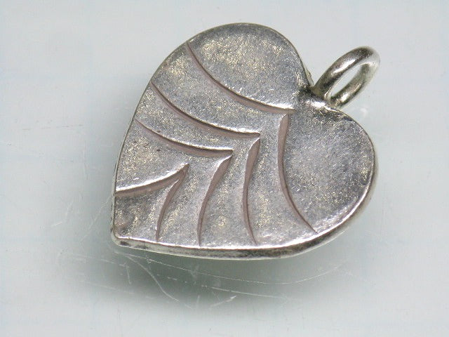 TOKO-BEADS SV401-40 Karen Silver Charm 17.5mm SV401-40 カレンシルバーチャーム 17.5mm Asian bead & African bead  Handmade,Lampeork,bead,asia,india,ethnic,parts,accessory,beads とんぼ玉,ビーズ,トンボ玉,アジア,インド,エスニック,手作り,パーツ,アクセサリー
