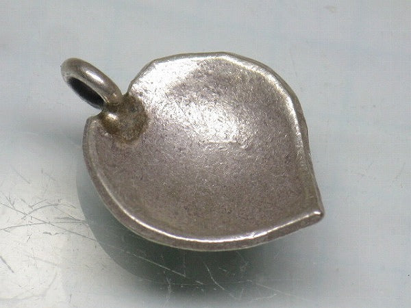 TOKO-BEADS SV401-47 Karen Silver Charm 19mm SV401-47 カレンシルバーチャーム 19mm Asian bead & African bead  Handmade,Lampeork,bead,asia,india,ethnic,parts,accessory,beads とんぼ玉,ビーズ,トンボ玉,アジア,インド,エスニック,手作り,パーツ,アクセサリー