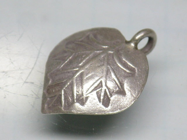 TOKO-BEADS SV401-47 Karen Silver Charm 19mm SV401-47 カレンシルバーチャーム 19mm Asian bead & African bead  Handmade,Lampeork,bead,asia,india,ethnic,parts,accessory,beads とんぼ玉,ビーズ,トンボ玉,アジア,インド,エスニック,手作り,パーツ,アクセサリー