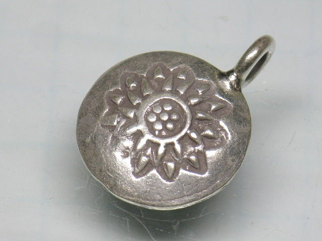 TOKO-BEADS SV401-48 Karen Silver Charm 17mm SV401-48 カレンシルバーチャーム 17mm Asian bead & African bead  Handmade,Lampeork,bead,asia,india,ethnic,parts,accessory,beads とんぼ玉,ビーズ,トンボ玉,アジア,インド,エスニック,手作り,パーツ,アクセサリー