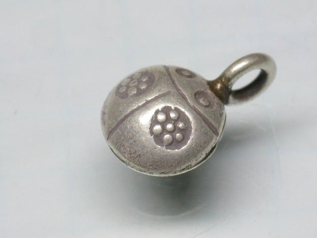 TOKO-BEADS SV401-51 Karen Silver Charm 14mm SV401-51 カレンシルバーチャーム 14mm Asian bead & African bead  Handmade,Lampeork,bead,asia,india,ethnic,parts,accessory,beads とんぼ玉,ビーズ,トンボ玉,アジア,インド,エスニック,手作り,パーツ,アクセサリー