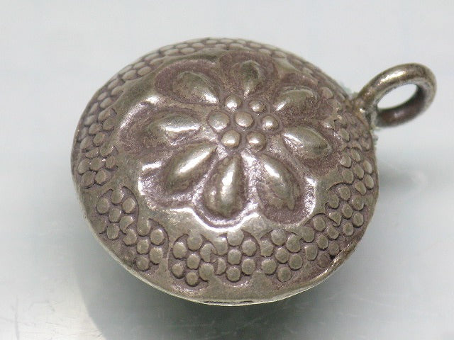 TOKO-BEADS SV401-52 Karen Silver Charm 20mm SV401-52 カレンシルバーチャーム 20mm Asian bead & African bead  Handmade,Lampeork,bead,asia,india,ethnic,parts,accessory,beads とんぼ玉,ビーズ,トンボ玉,アジア,インド,エスニック,手作り,パーツ,アクセサリー