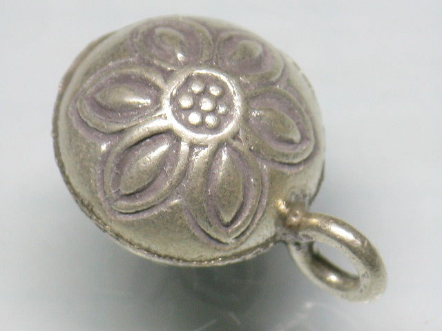 TOKO-BEADS SV401-82 Karen Silver Charm 16mm SV401-82 カレンシルバーチャーム 16mm Asian bead & African bead  Handmade,Lampeork,bead,asia,india,ethnic,parts,accessory,beads とんぼ玉,ビーズ,トンボ玉,アジア,インド,エスニック,手作り,パーツ,アクセサリー