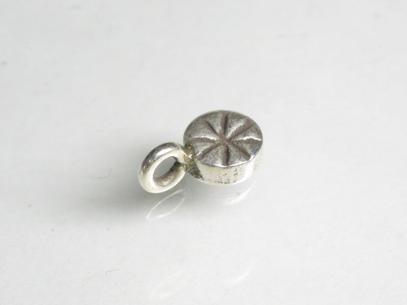 TOKO-BEADS SV402-04 Karen Silver Charm 10.5mm SV402-04 カレンシルバーチャーム 10.5mm Asian bead & African bead  Handmade,Lampeork,bead,asia,india,ethnic,parts,accessory,beads とんぼ玉,ビーズ,トンボ玉,アジア,インド,エスニック,手作り,パーツ,アクセサリー
