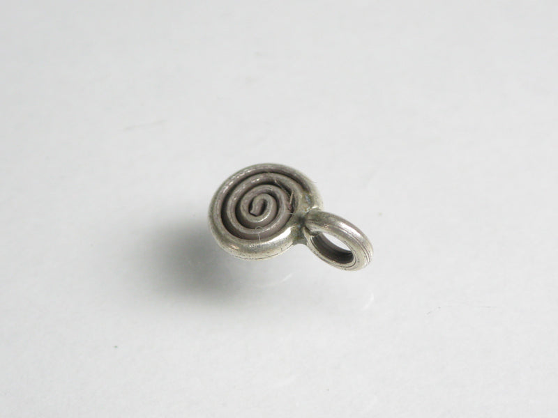 TOKO-BEADS SV402-05 Karen Silver Charm 10.6mm SV402-05 カレンシルバーチャーム 10.6mm Asian bead & African bead  Handmade,Lampeork,bead,asia,india,ethnic,parts,accessory,beads とんぼ玉,ビーズ,トンボ玉,アジア,インド,エスニック,手作り,パーツ,アクセサリー