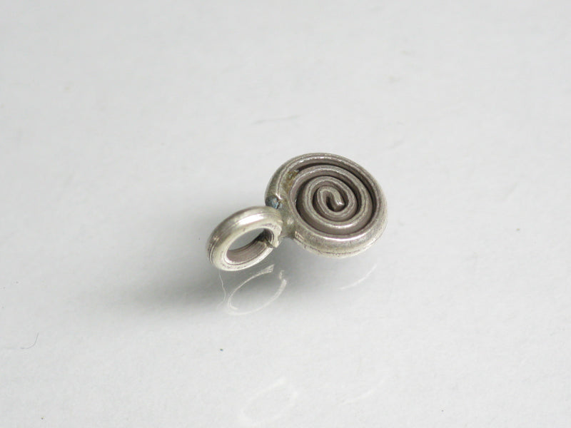 TOKO-BEADS SV402-05 Karen Silver Charm 10.6mm SV402-05 カレンシルバーチャーム 10.6mm Asian bead & African bead  Handmade,Lampeork,bead,asia,india,ethnic,parts,accessory,beads とんぼ玉,ビーズ,トンボ玉,アジア,インド,エスニック,手作り,パーツ,アクセサリー