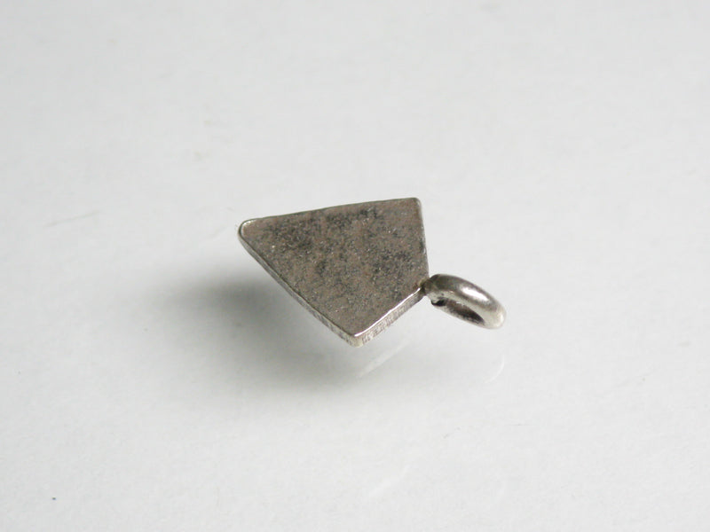TOKO-BEADS SV402-07 Karen Silver Charm 13.7mm SV402-07 カレンシルバーチャーム 13.7mm Asian bead & African bead  Handmade,Lampeork,bead,asia,india,ethnic,parts,accessory,beads とんぼ玉,ビーズ,トンボ玉,アジア,インド,エスニック,手作り,パーツ,アクセサリー