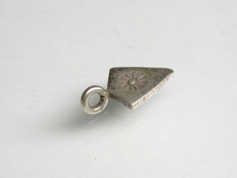 TOKO-BEADS SV402-07 Karen Silver Charm 13.7mm SV402-07 カレンシルバーチャーム 13.7mm Asian bead & African bead  Handmade,Lampeork,bead,asia,india,ethnic,parts,accessory,beads とんぼ玉,ビーズ,トンボ玉,アジア,インド,エスニック,手作り,パーツ,アクセサリー