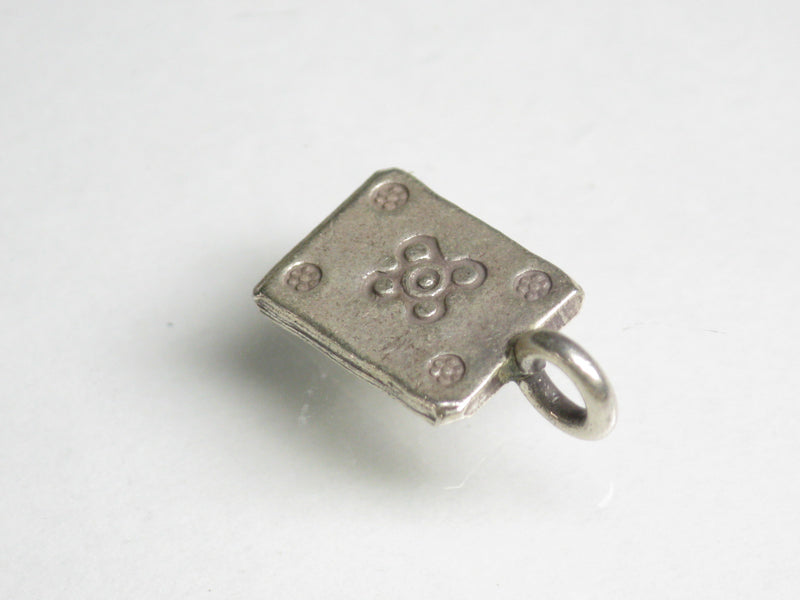 TOKO-BEADS SV402-10 Karen Silver Charm 15.4mm SV402-10 カレンシルバーチャーム 15.4mm Asian bead & African bead  Handmade,Lampeork,bead,asia,india,ethnic,parts,accessory,beads とんぼ玉,ビーズ,トンボ玉,アジア,インド,エスニック,手作り,パーツ,アクセサリー