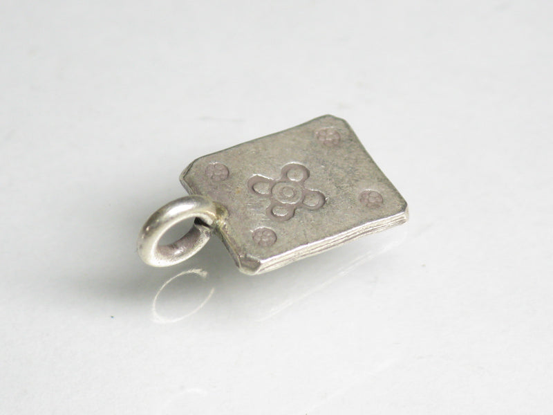 TOKO-BEADS SV402-10 Karen Silver Charm 15.4mm SV402-10 カレンシルバーチャーム 15.4mm Asian bead & African bead  Handmade,Lampeork,bead,asia,india,ethnic,parts,accessory,beads とんぼ玉,ビーズ,トンボ玉,アジア,インド,エスニック,手作り,パーツ,アクセサリー