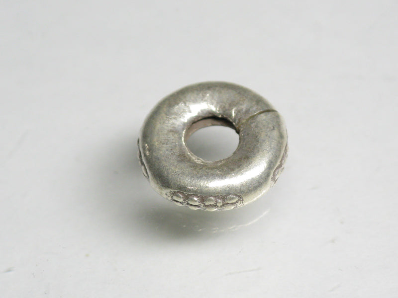 TOKO-BEADS SV501-06 Karen Silver bead 11mm SV501-06 カレンシルバービーズ 11mmLoose Kazuri カズリビーズ Asian bead & African bead  Handmade,Lampeork,bead,asia,india,ethnic,parts,accessory,beads とんぼ玉,ビーズ,トンボ玉,アジア,インド,エスニック,手作り,パーツ,アクセサリー