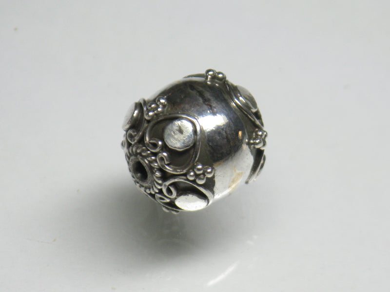 TOKO-BEADS SV604-05S Sterling silver 925 bead 11mm SV604-05S スターリングシルバービーズ 11mm Asian bead & African bead  Handmade,Lampeork,bead,asia,india,ethnic,parts,accessory,beads とんぼ玉,ビーズ,トンボ玉,アジア,インド,エスニック,手作り,パーツ,アクセサリー
