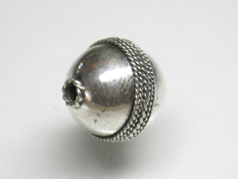 TOKO-BEADS SV605-03S Sterling silver 925 bead 14.5mm SV605-03S スターリングシルバービーズ 14.5mm Asian bead & African bead  Handmade,Lampeork,bead,asia,india,ethnic,parts,accessory,beads とんぼ玉,ビーズ,トンボ玉,アジア,インド,エスニック,手作り,パーツ,アクセサリー
