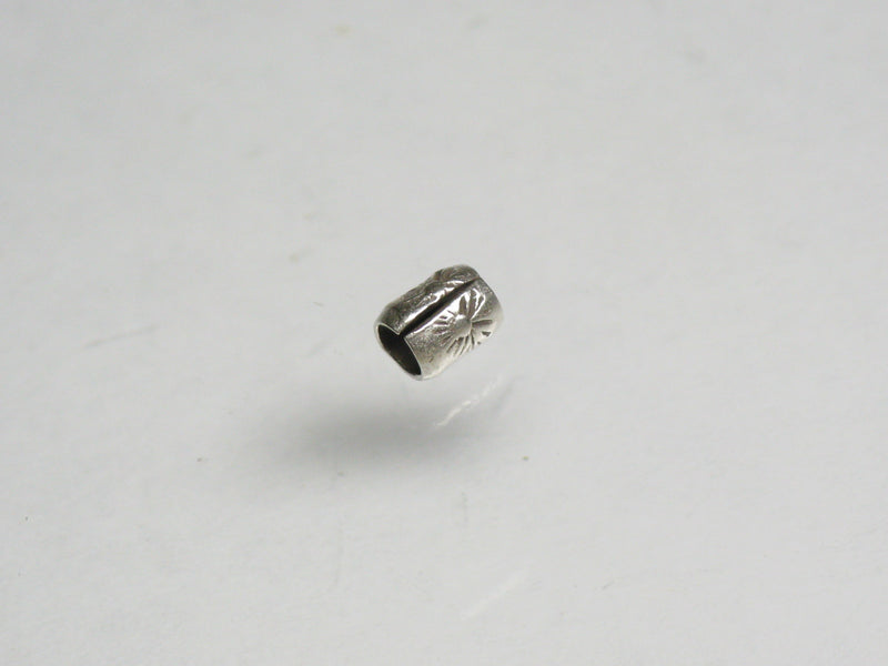 TOKO-BEADS SV701-03 Karen Silver bead 2.5mm SV701-03 カレンシルバービーズ 2.5mm Asian bead & African bead  Handmade,Lampeork,bead,asia,india,ethnic,parts,accessory,beads とんぼ玉,ビーズ,トンボ玉,アジア,インド,エスニック,手作り,パーツ,アクセサリー