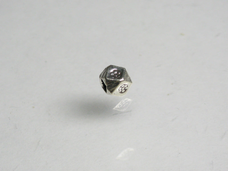 TOKO-BEADS SV702-01 Karen Silver bead 3.4mm SV702-01 カレンシルバービーズ 3.4mm Asian bead & African bead  Handmade,Lampeork,bead,asia,india,ethnic,parts,accessory,beads とんぼ玉,ビーズ,トンボ玉,アジア,インド,エスニック,手作り,パーツ,アクセサリー