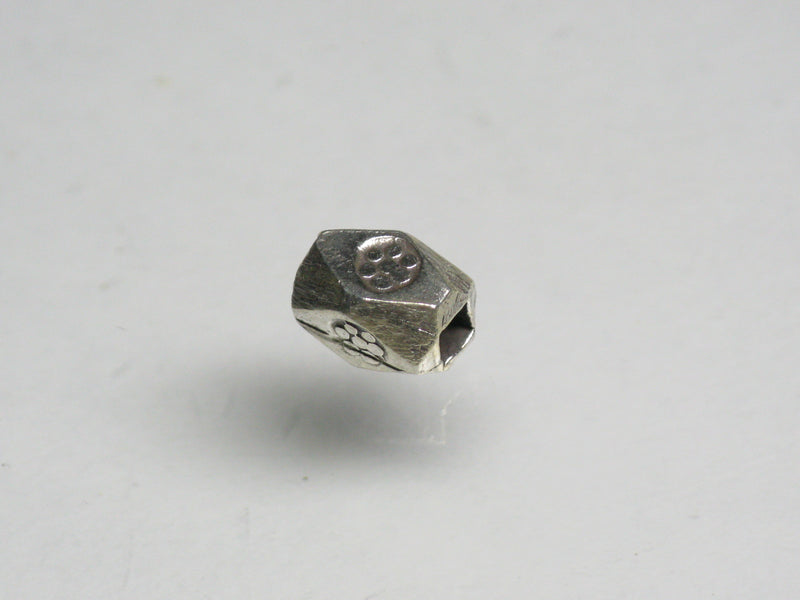 TOKO-BEADS SV702-04 Karen Silver bead 4mm SV702-04 カレンシルバービーズ 4mm Asian bead & African bead  Handmade,Lampeork,bead,asia,india,ethnic,parts,accessory,beads とんぼ玉,ビーズ,トンボ玉,アジア,インド,エスニック,手作り,パーツ,アクセサリー