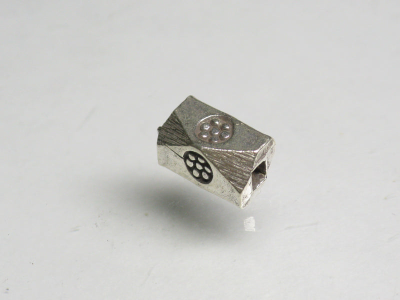 TOKO-BEADS SV702-05 Karen Silver bead 4.3mm SV702-05 カレンシルバービーズ 4.3mm Asian bead & African bead  Handmade,Lampeork,bead,asia,india,ethnic,parts,accessory,beads とんぼ玉,ビーズ,トンボ玉,アジア,インド,エスニック,手作り,パーツ,アクセサリー