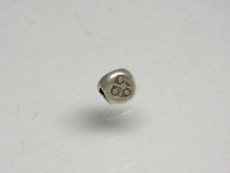 TOKO-BEADS SV704-10 Karen Silver bead 5mm SV704-10 カレンシルバービーズ 5mm Asian bead & African bead  Handmade,Lampeork,bead,asia,india,ethnic,parts,accessory,beads とんぼ玉,ビーズ,トンボ玉,アジア,インド,エスニック,手作り,パーツ,アクセサリー
