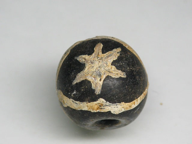 TOKO-BEADS T589-32 Manik Burung(black) 16mm T589-32 マニックブルン（鳥玉/ブラック） 16mm Asian bead & African bead  Handmade,Lampeork,bead,asia,india,ethnic,parts,accessory,beads とんぼ玉,ビーズ,トンボ玉,アジア,インド,エスニック,手作り,パーツ,アクセサリー