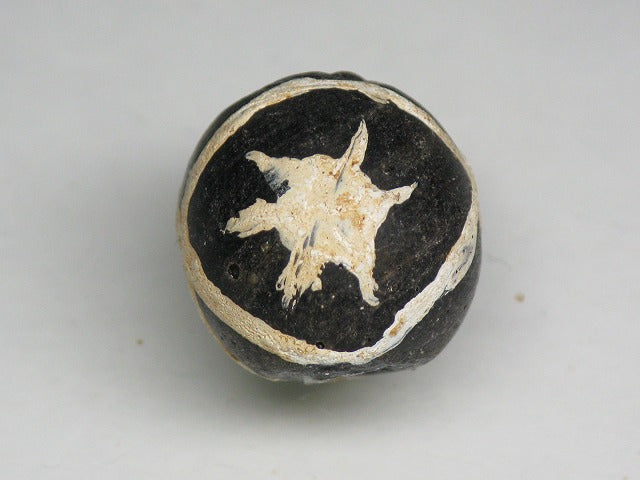 TOKO-BEADS T589-34 Manik Burung(black) 16mm T589-34 マニックブルン（鳥玉/ブラック） 16mm Asian bead & African bead  Handmade,Lampeork,bead,asia,india,ethnic,parts,accessory,beads とんぼ玉,ビーズ,トンボ玉,アジア,インド,エスニック,手作り,パーツ,アクセサリー