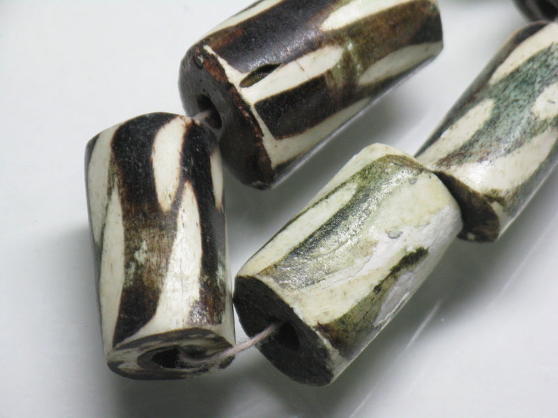 TOKO-BEADS AB193-10N Bone bead (strand) 12~16mm AB193-10N 大粒ボーンビーズ（連） 12~16mm Asian bead & African bead  Handmade,Lampeork,bead,asia,india,ethnic,parts,accessory,beads とんぼ玉,ビーズ,トンボ玉,アジア,インド,エスニック,手作り,パーツ,アクセサリー