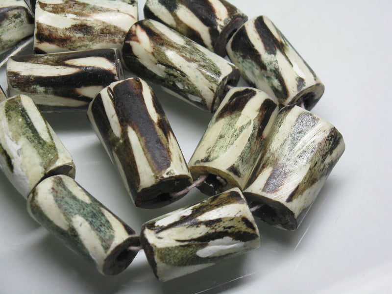 TOKO-BEADS AB193-10N Bone bead (strand) 12~16mm AB193-10N 大粒ボーンビーズ（連） 12~16mm Asian bead & African bead  Handmade,Lampeork,bead,asia,india,ethnic,parts,accessory,beads とんぼ玉,ビーズ,トンボ玉,アジア,インド,エスニック,手作り,パーツ,アクセサリー