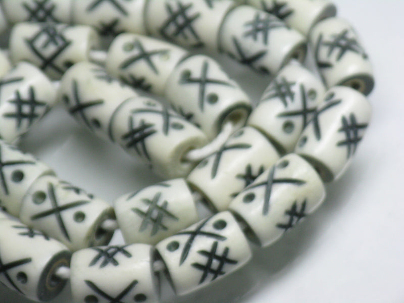 | TOKO-BEADS |AB195N-13 ボーンビーズ（連） 6~8mmとんぼ玉,ビーズ,トンボ玉,アジア,インド,エスニック,手作り,パーツ,アクセサリー