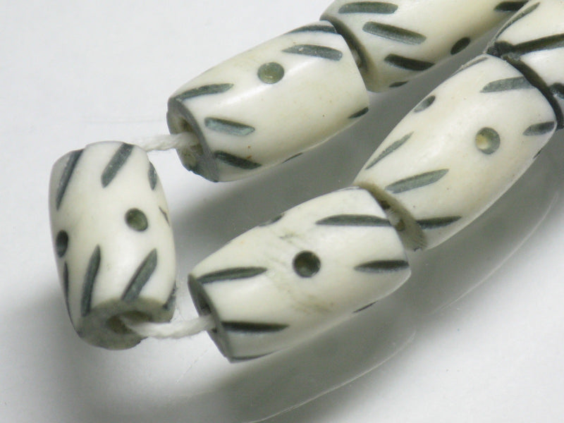 TOKO-BEADS AB195-15N Bone bead (strand) 5~7mm AB195-15N ボーンビーズ（連） 5~7mm Asian bead & African bead  Handmade,Lampeork,bead,asia,india,ethnic,parts,accessory,beads とんぼ玉,ビーズ,トンボ玉,アジア,インド,エスニック,手作り,パーツ,アクセサリー