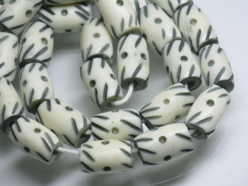 TOKO-BEADS AB195-15N Bone bead (strand) 5~7mm AB195-15N ボーンビーズ（連） 5~7mm Asian bead & African bead  Handmade,Lampeork,bead,asia,india,ethnic,parts,accessory,beads とんぼ玉,ビーズ,トンボ玉,アジア,インド,エスニック,手作り,パーツ,アクセサリー