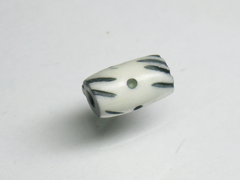 TOKO-BEADS AB195-15S Bone bead 5~7mm AB195-15S ボーンビーズ 5~7mm Asian bead & African bead  Handmade,Lampeork,bead,asia,india,ethnic,parts,accessory,beads とんぼ玉,ビーズ,トンボ玉,アジア,インド,エスニック,手作り,パーツ,アクセサリー