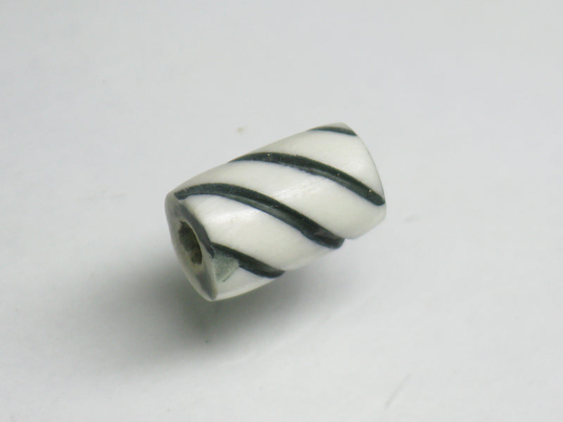 TOKO-BEADS AB195-16S Bone bead 5.5~7mm AB195-16S ボーンビーズ 5.5~7mm Asian bead & African bead  Handmade,Lampeork,bead,asia,india,ethnic,parts,accessory,beads とんぼ玉,ビーズ,トンボ玉,アジア,インド,エスニック,手作り,パーツ,アクセサリー