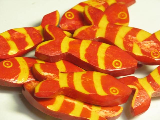 TOKO-BEADS AB200-11N Bone bead (Fish) (strand) 13~17mm AB200-11N ボーンビーズ（魚）（連） 13~17mm Asian bead & African bead  Handmade,Lampeork,bead,asia,india,ethnic,parts,accessory,beads とんぼ玉,ビーズ,トンボ玉,アジア,インド,エスニック,手作り,パーツ,アクセサリー