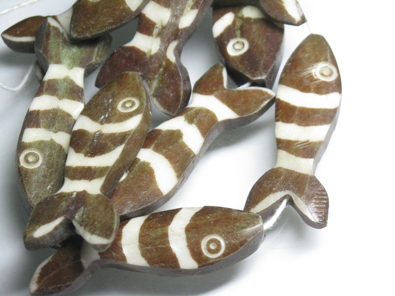 TOKO-BEADS AB200-13N Bone bead (Fish) (strand) 13~17mm AB200-13N ボーンビーズ（魚）（連） 13~17mm Asian bead & African bead  Handmade,Lampeork,bead,asia,india,ethnic,parts,accessory,beads とんぼ玉,ビーズ,トンボ玉,アジア,インド,エスニック,手作り,パーツ,アクセサリー