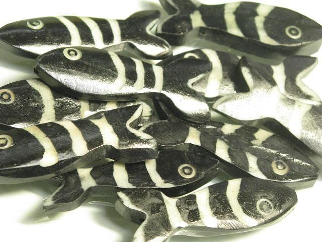 TOKO-BEADS AB200-16N Bone bead (Fish) (strand) 13~17mm AB200-16N ボーンビーズ（魚）（連） 13~17mm Asian bead & African bead  Handmade,Lampeork,bead,asia,india,ethnic,parts,accessory,beads とんぼ玉,ビーズ,トンボ玉,アジア,インド,エスニック,手作り,パーツ,アクセサリー