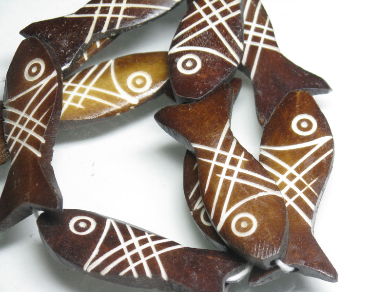 TOKO-BEADS AB200-44N Bone bead (Fish) (strand) 13~17mm AB200-44N ボーンビーズ（魚）（連） 13~17mm Asian bead & African bead  Handmade,Lampeork,bead,asia,india,ethnic,parts,accessory,beads とんぼ玉,ビーズ,トンボ玉,アジア,インド,エスニック,手作り,パーツ,アクセサリー
