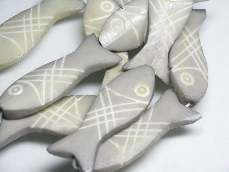 TOKO-BEADS AB200-45N Bone bead (Fish) (strand) 13~17mm AB200-45N ボーンビーズ（魚）（連） 13~17mm Asian bead & African bead  Handmade,Lampeork,bead,asia,india,ethnic,parts,accessory,beads とんぼ玉,ビーズ,トンボ玉,アジア,インド,エスニック,手作り,パーツ,アクセサリー