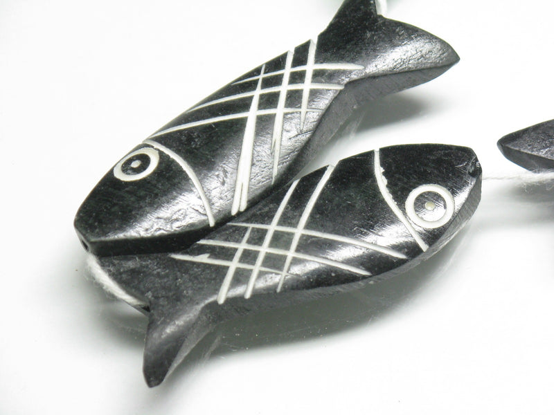 TOKO-BEADS AB200-46N Bone bead (Fish) (strand) 13~17mm AB200-46N ボーンビーズ（魚）（連） 13~17mm Asian bead & African bead  Handmade,Lampeork,bead,asia,india,ethnic,parts,accessory,beads とんぼ玉,ビーズ,トンボ玉,アジア,インド,エスニック,手作り,パーツ,アクセサリー
