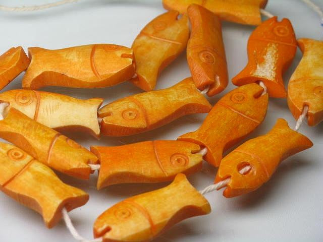 TOKO-BEADS AB200-63N Bone bead (Fish) (strand) 10~12mm AB200-63N ボーンビーズ（魚）（連） 10~12mm Asian bead & African bead  Handmade,Lampeork,bead,asia,india,ethnic,parts,accessory,beads とんぼ玉,ビーズ,トンボ玉,アジア,インド,エスニック,手作り,パーツ,アクセサリー