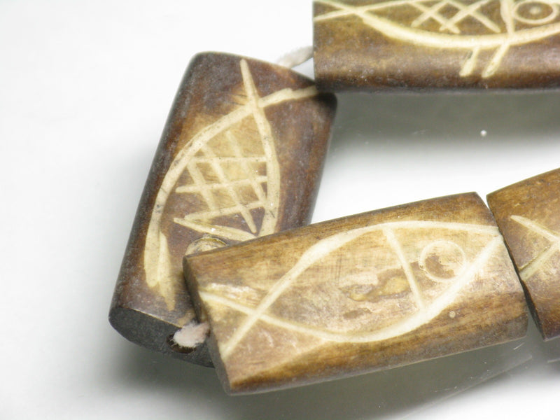 TOKO-BEADS AB200-83N Bone bead (Fish) (strand) 11~14.5mm AB200-83N ボーンビーズ（魚）（連） 11~14.5mm Asian bead & African bead  Handmade,Lampeork,bead,asia,india,ethnic,parts,accessory,beads とんぼ玉,ビーズ,トンボ玉,アジア,インド,エスニック,手作り,パーツ,アクセサリー