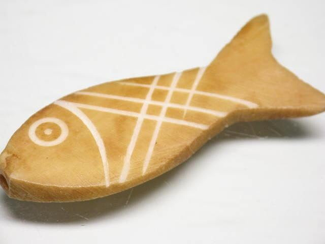 TOKO-BEADS AB200-43S Bone bead (Fish) 13~17mm AB200-43S ボーンビーズ（魚） 13~17mm Asian bead & African bead  Handmade,Lampeork,bead,asia,india,ethnic,parts,accessory,beads とんぼ玉,ビーズ,トンボ玉,アジア,インド,エスニック,手作り,パーツ,アクセサリー