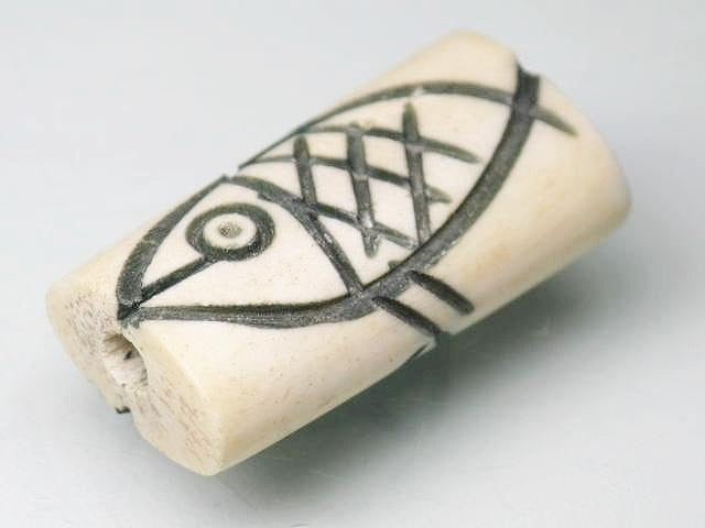 TOKO-BEADS AB200-81S Bone bead (Fish) 13.5~14.5mm AB200-81S ボーンビーズ（魚） 13.5~14.5mm Asian bead & African bead  Handmade,Lampeork,bead,asia,india,ethnic,parts,accessory,beads とんぼ玉,ビーズ,トンボ玉,アジア,インド,エスニック,手作り,パーツ,アクセサリー